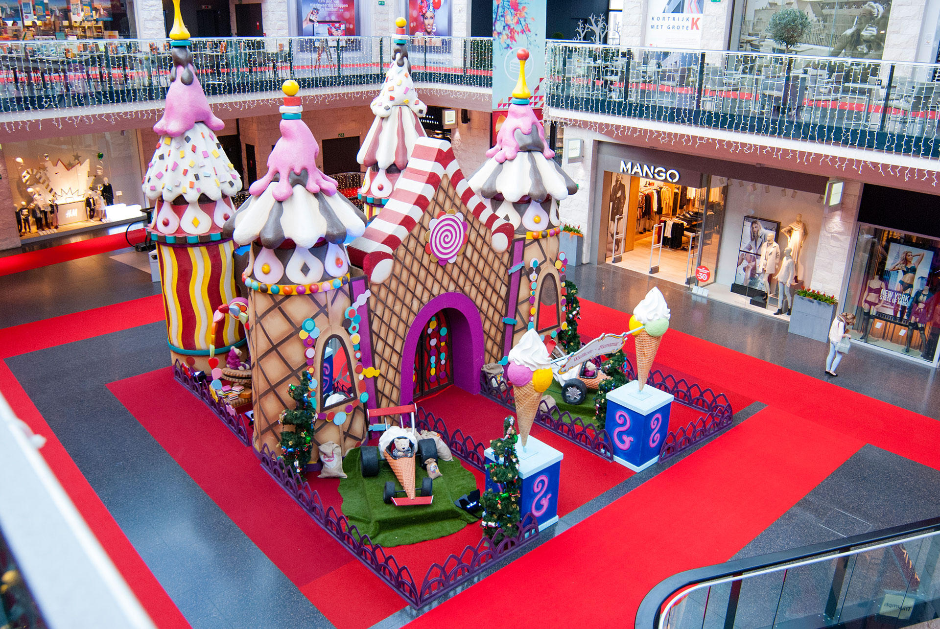 Decor of the Ice Cream Palace Phixion